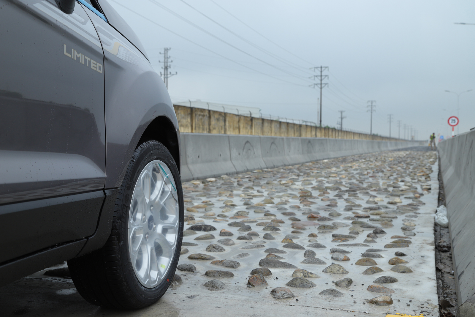 Đường thử xe mới được xây dựng ngay trong nhà máy Ford Việt Nam ở Hải Dương