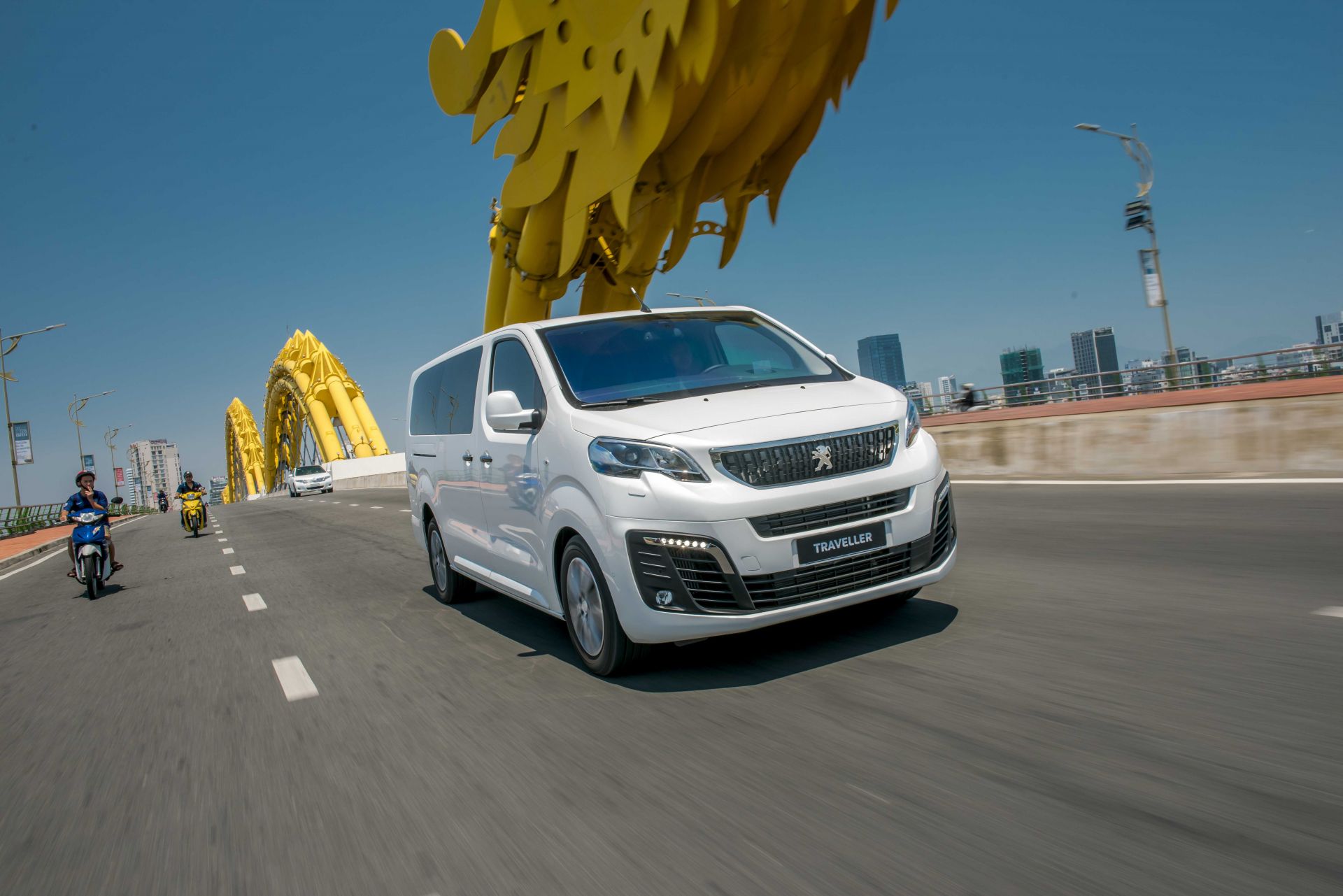 Thiết kế đầu xe Peugeot Traveller