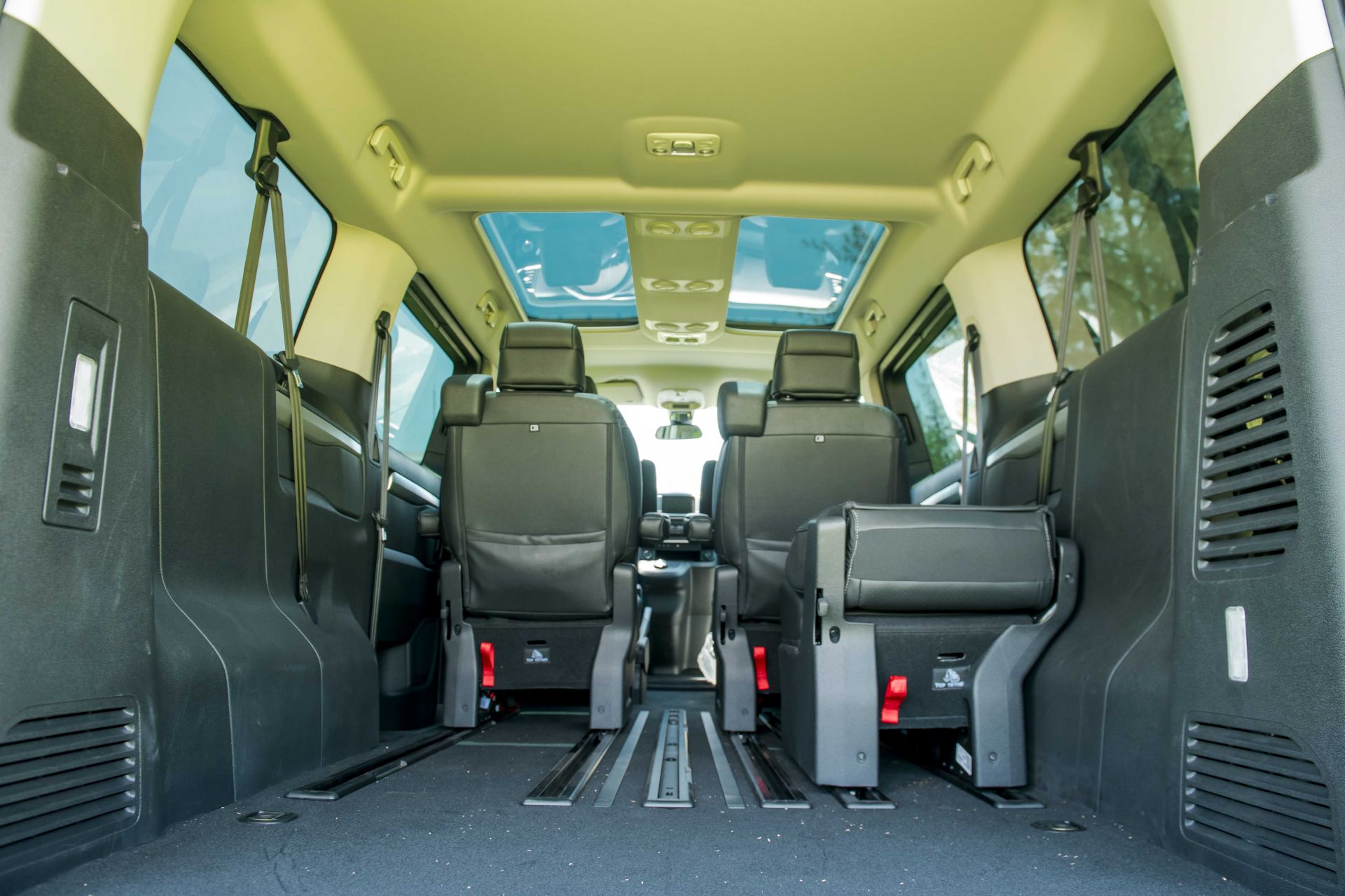 Cốp sau của Peugeot Traveller rất rộng