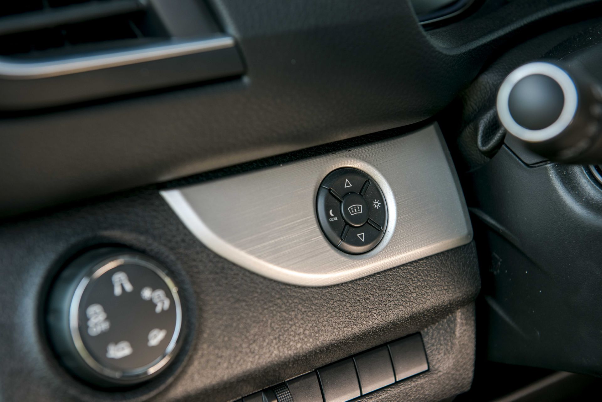 Các chi tiết trên Peugeot Traveller được gia công cẩn thận
