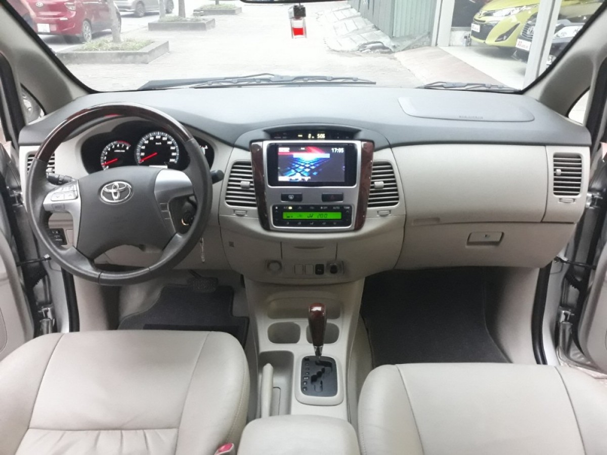 Nội thất xe Toyota Innova 2009