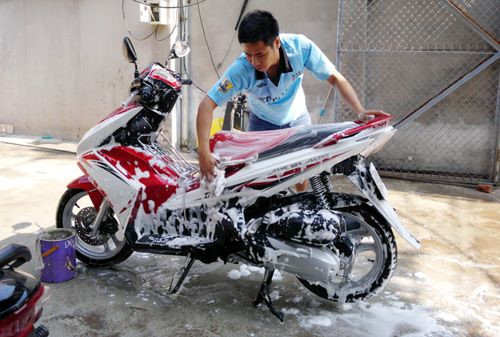 Thường xuyên rửa xe
