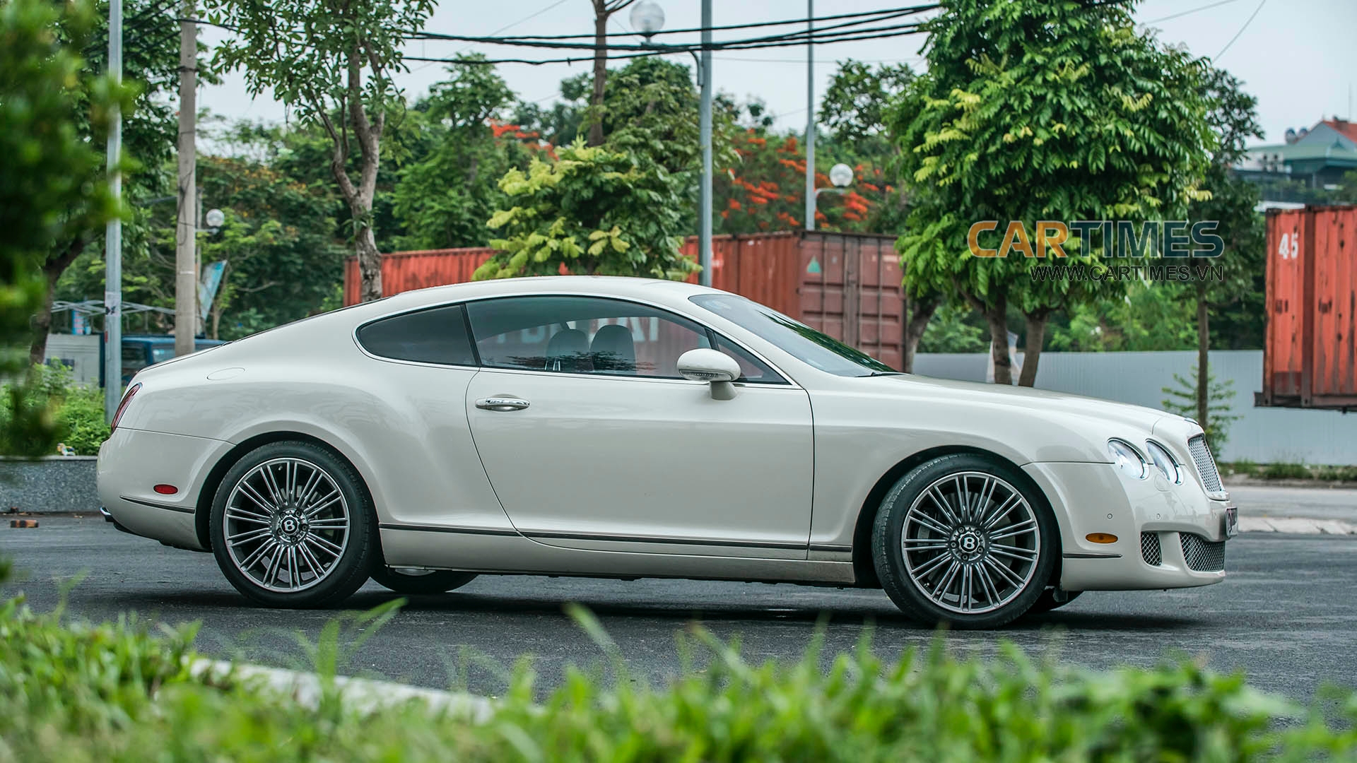 Thiết kế bên hông xe Bentley Contineltal GT Speed 2009