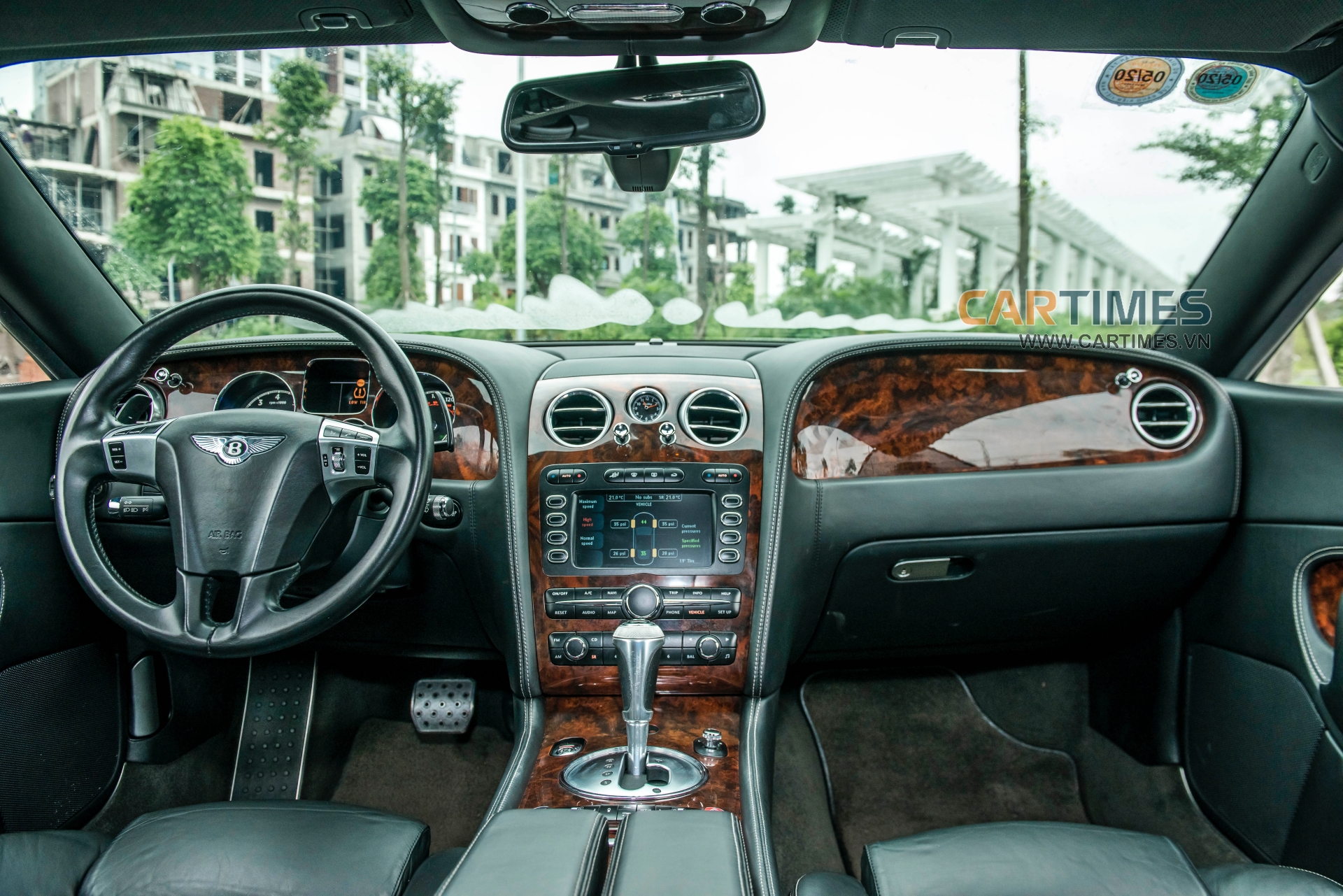 Hàng ghế trước trên Bentley Continental GT Speed 2009