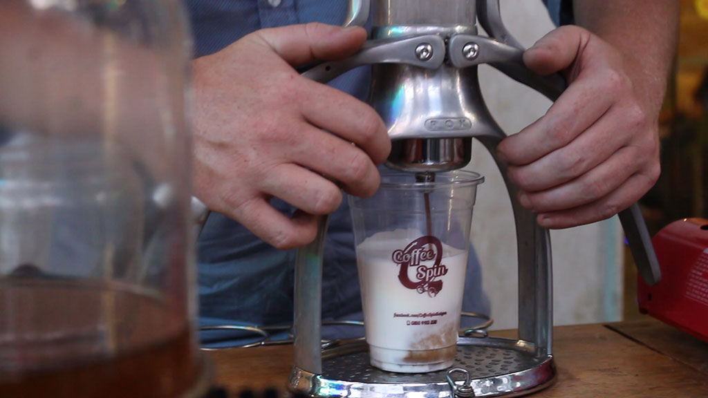 Coffee Spin ra đời, rong ruổi từ Thảo Điền, Quận 2 sang Nguyễn Trãi, Quận 1 mang ước mơ cà phê khắp hẻm, xóm Sài Gòn