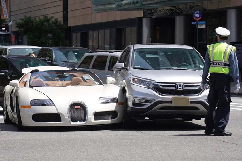 Va chạm nhẹ khiến Bugatti Veyron mất giá gần 5 tỷ đồng