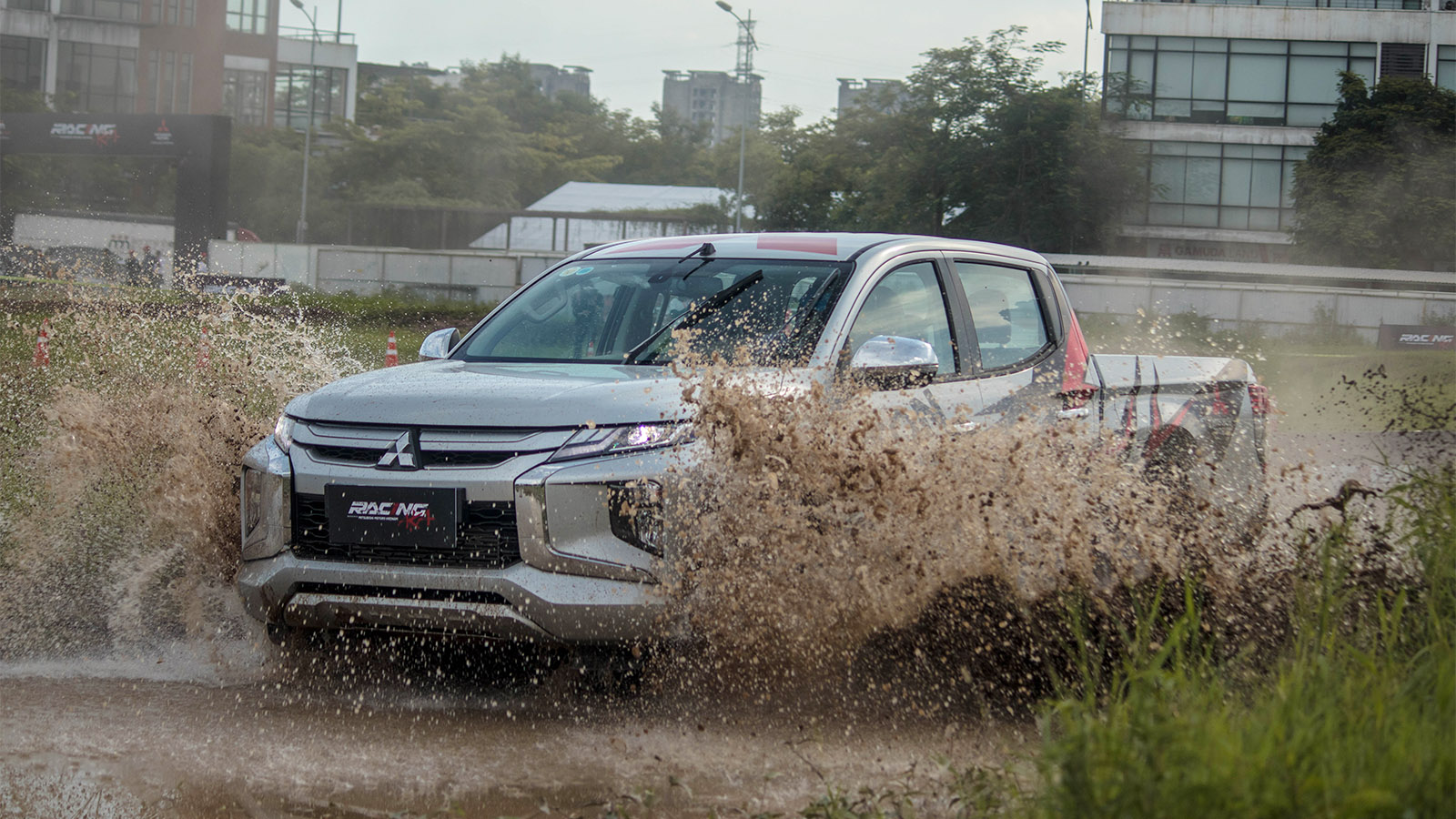 Xe Mitsubishi Triton