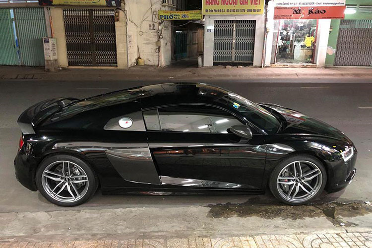 Audi R8 V10 Plus khi đang ở màu sơn nguyên bản
