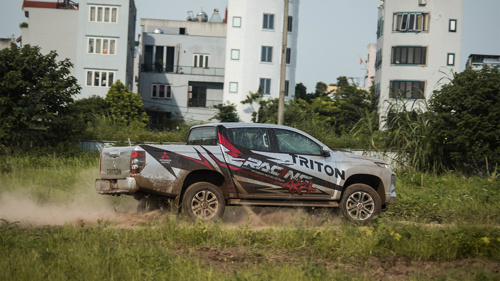 Xe Mitsubishi Triton