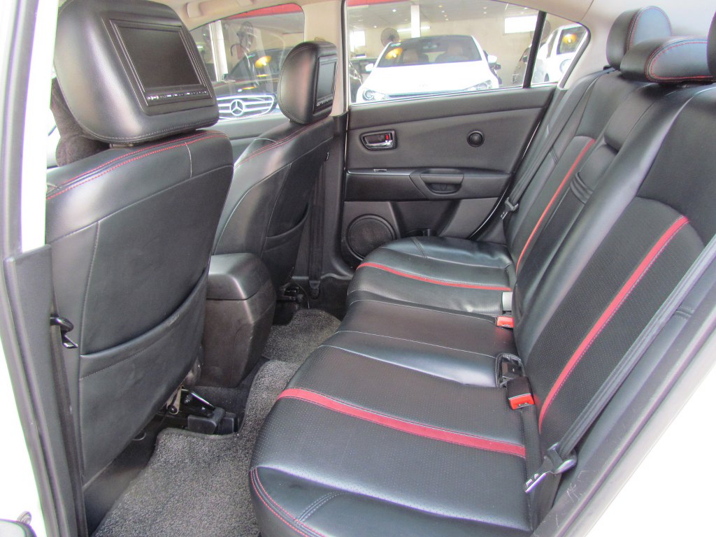 Hàng ghế thứ 2 trên Mazda3 2009