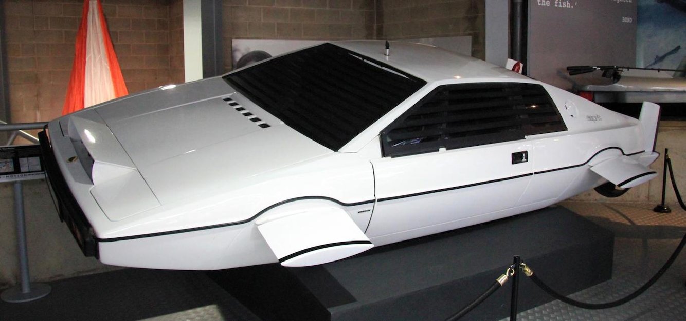 Wet Nellie giống với xe thể thao Lotus Esprit S1