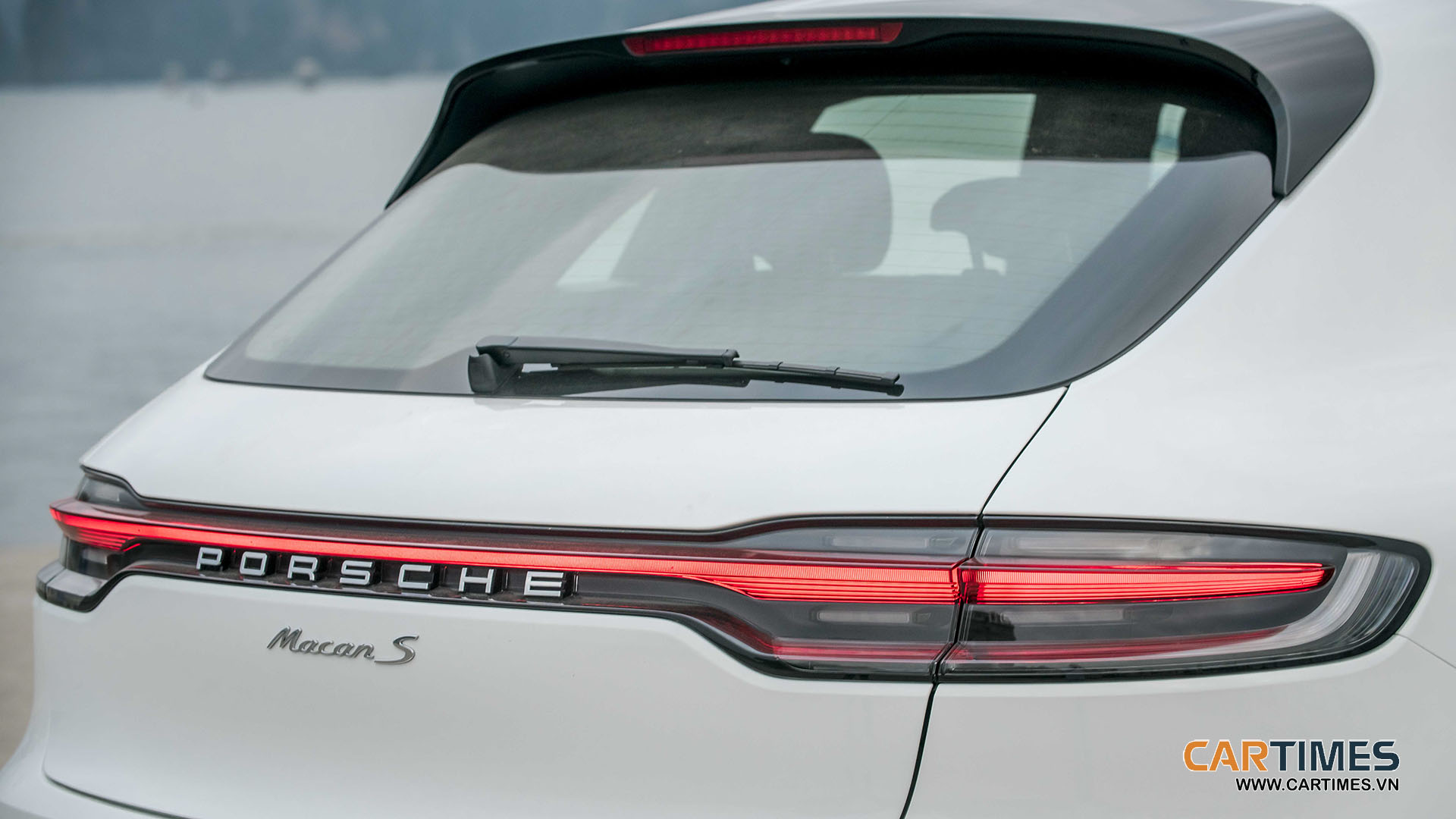Porsche Macan 2019 nổi bật và khác biệt với dải đèn Led đuôi xe 