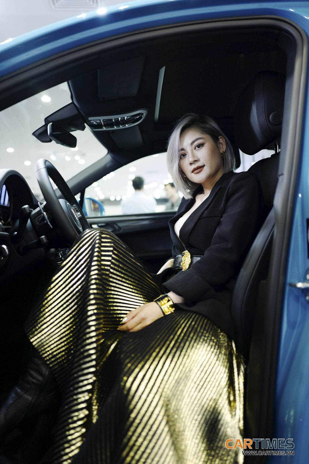 Nguyễn Thị Thùy Linh - một nữ khách hàng yêu thời trang và nghệ thuật của Porsche Việt Nam.