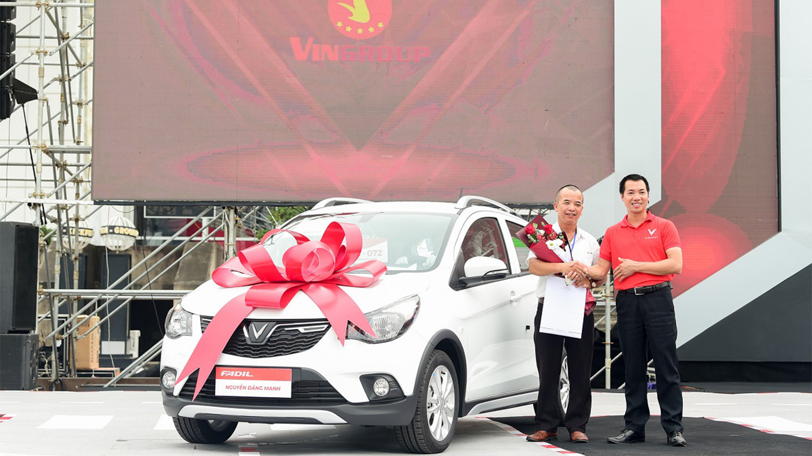 Lễ bàn giao xe diễn ra tại Hà Nội