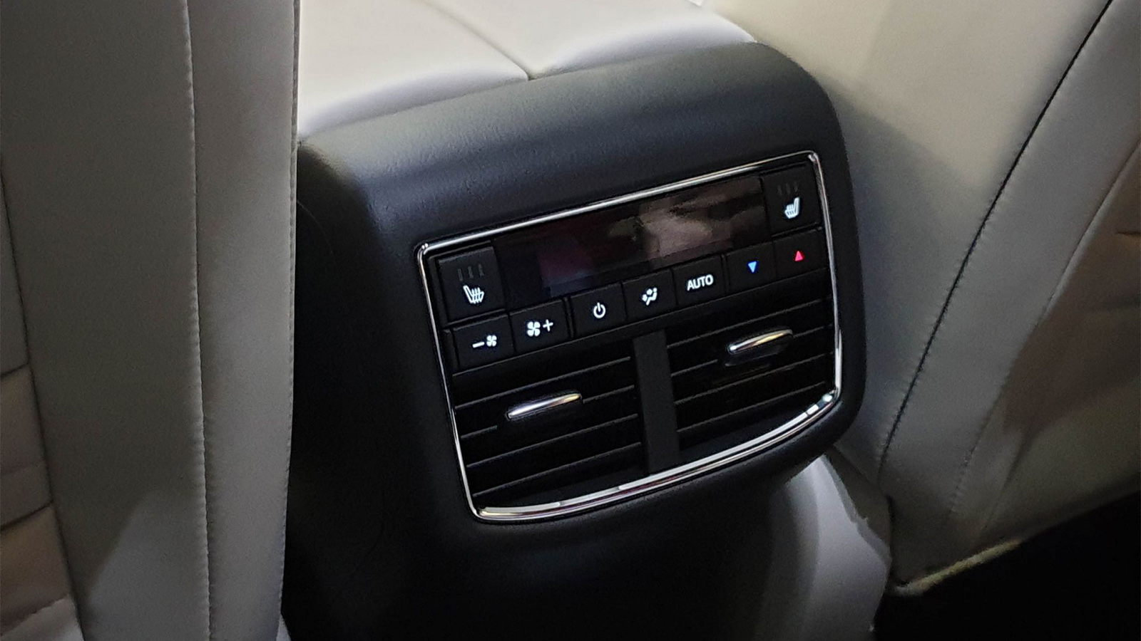 Mazda CX-8 trang bị hệ thống điều hoà tự động 3 vùng độc lập