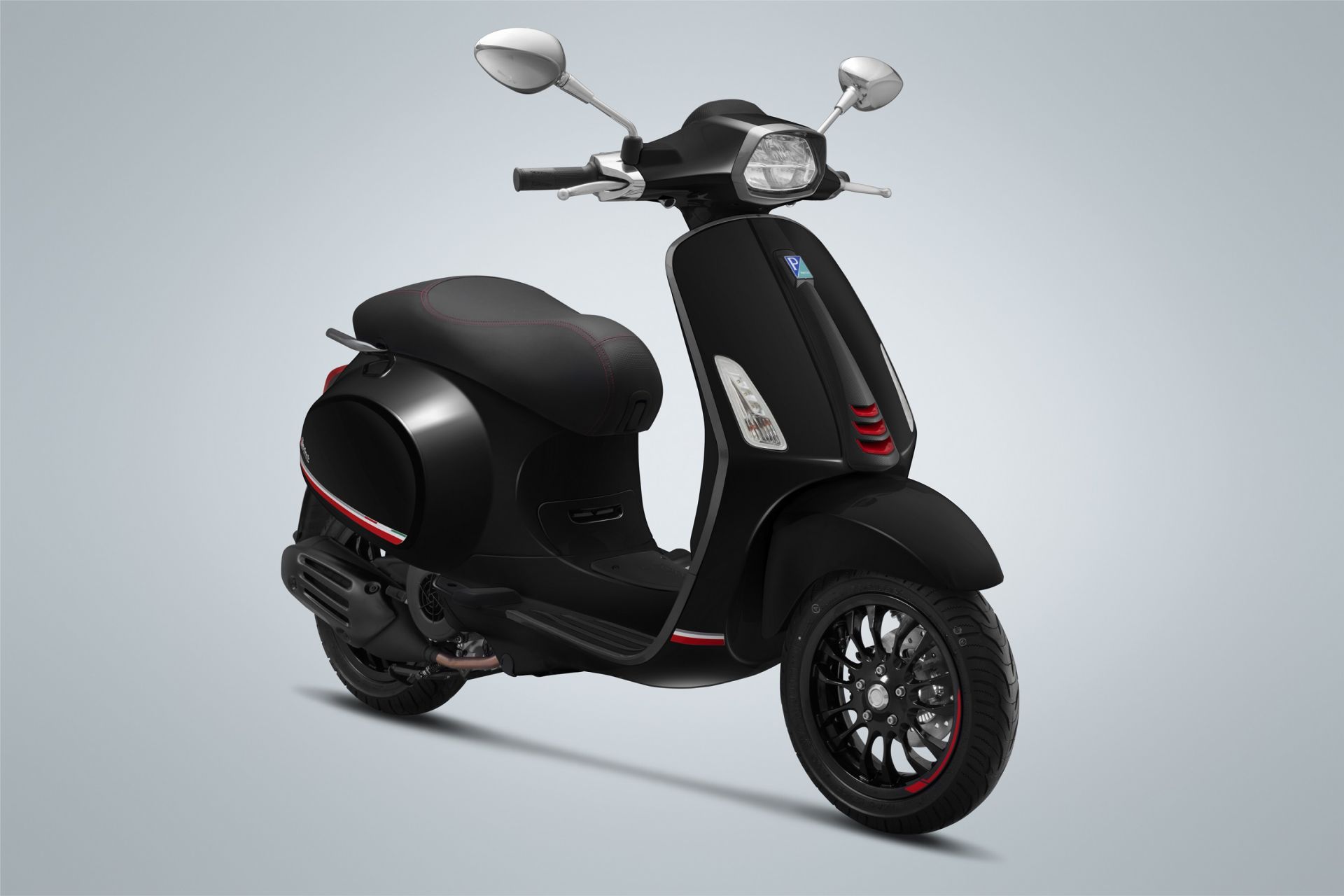 Phiên bản xe Vespa Sprint Carbon 2019 màu đen nhám