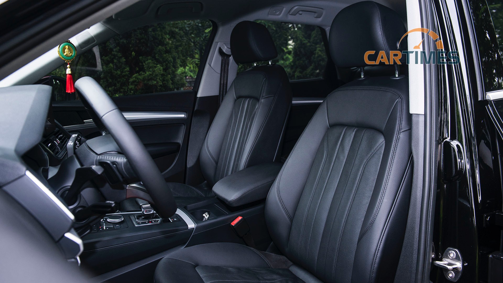 Thiết kế ghế lái thể thao trên Audi Q5 2017