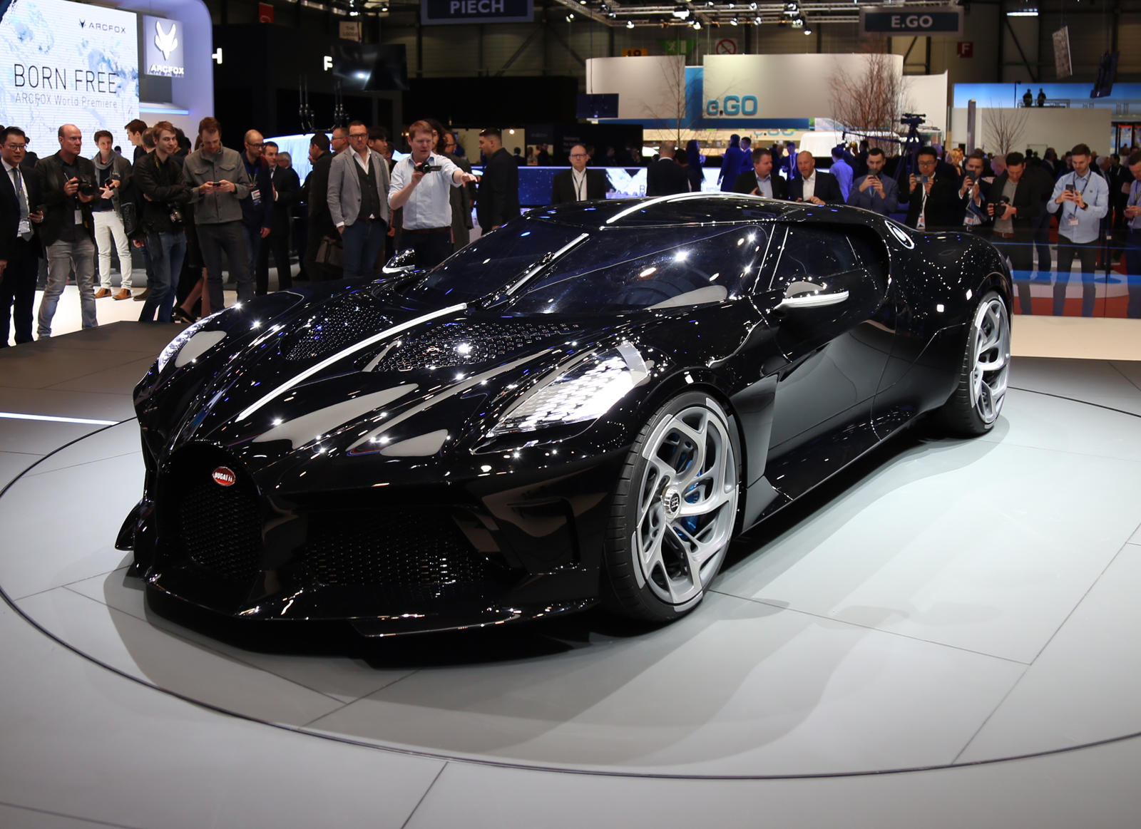 Bugatti La Voiture Noire là chiếc xe đắt nhất ở thời điểm hiện tại
