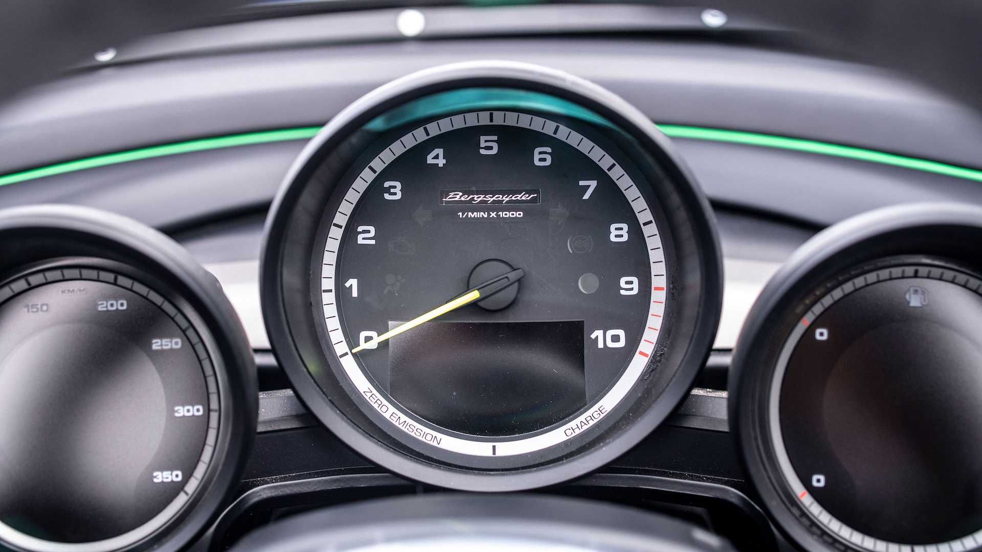 Cụm đồng hồ hiển thị trên xe Porsche Boxster Bergspyder
