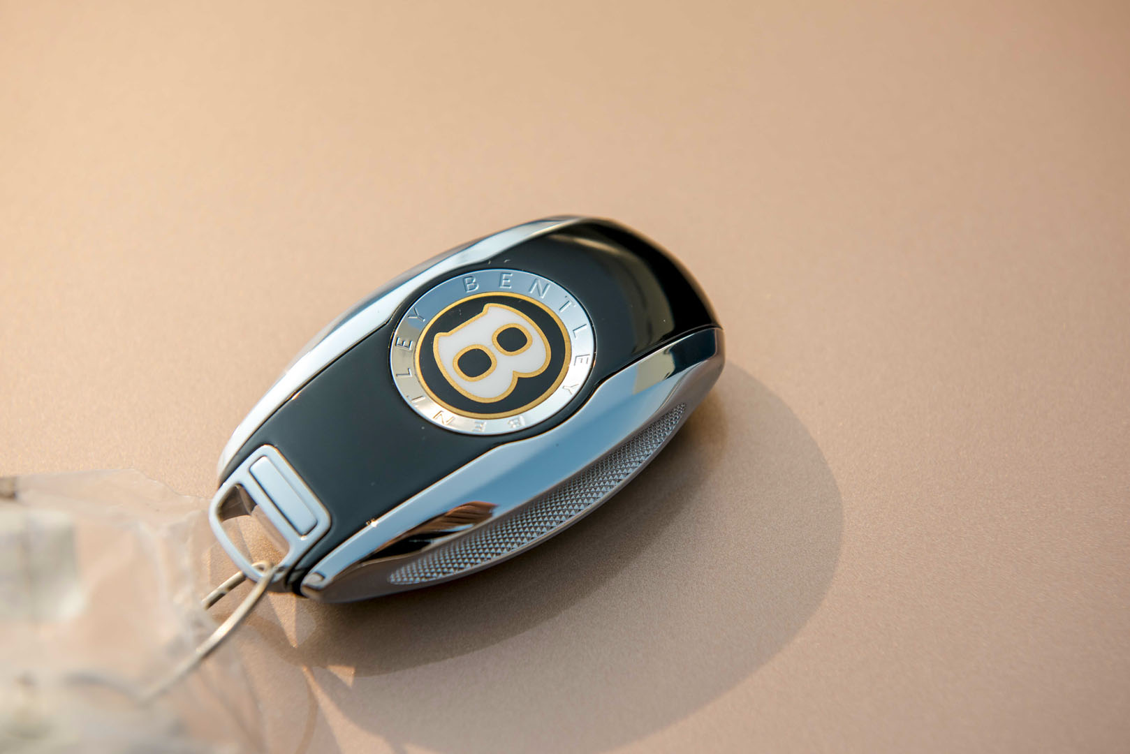 Chìa khoá xe Bentley Bentayga kỉ niệm 100 năm