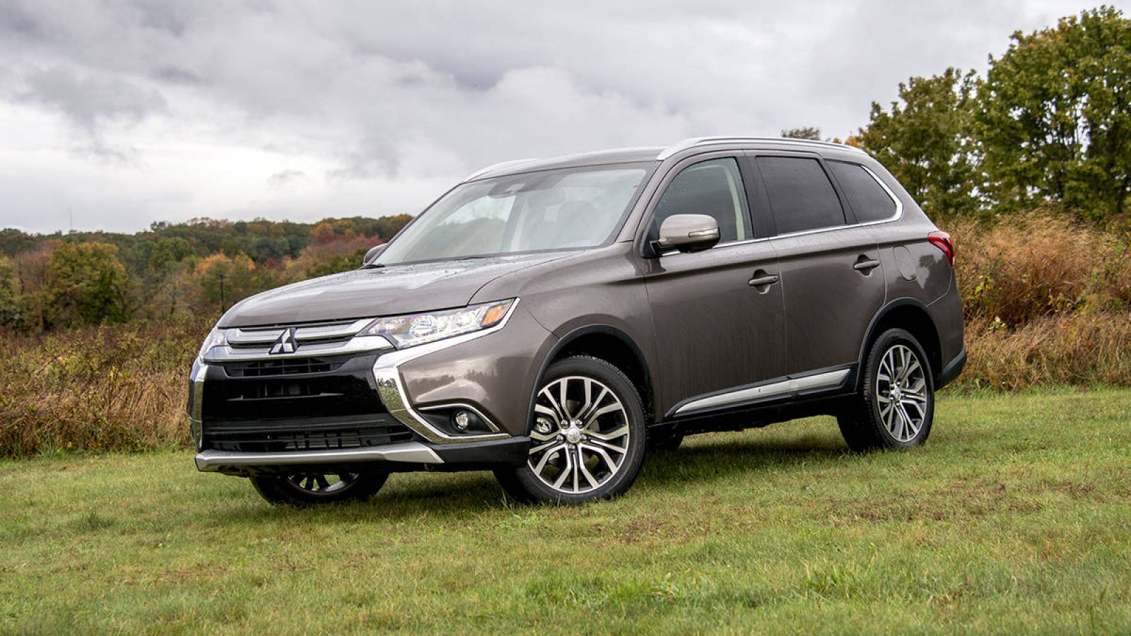 Mitsubishi Outlander vẫn được giảm giá nhiều nhất 