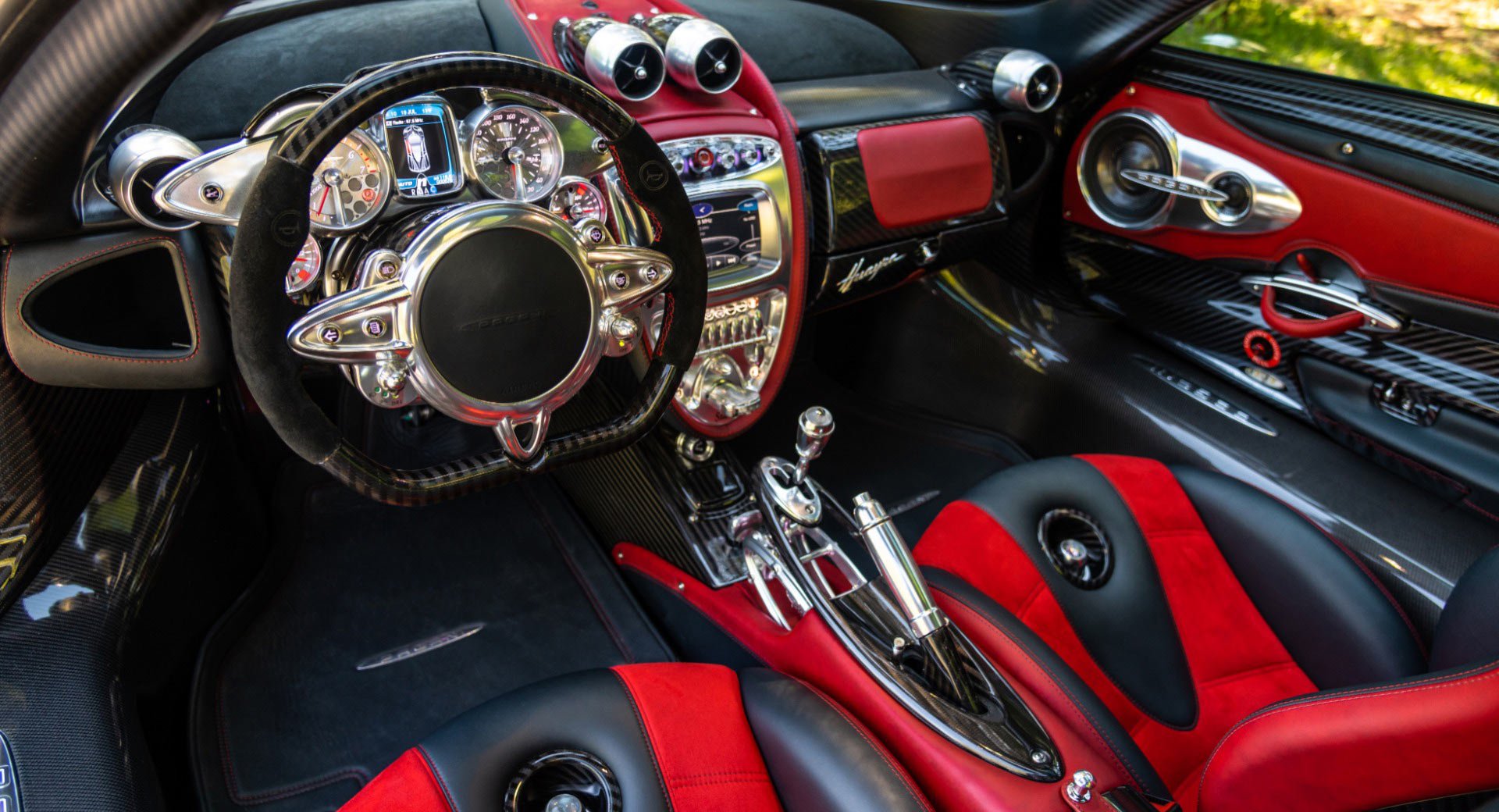 Nội thất xe Pagani Huayra Tempesta