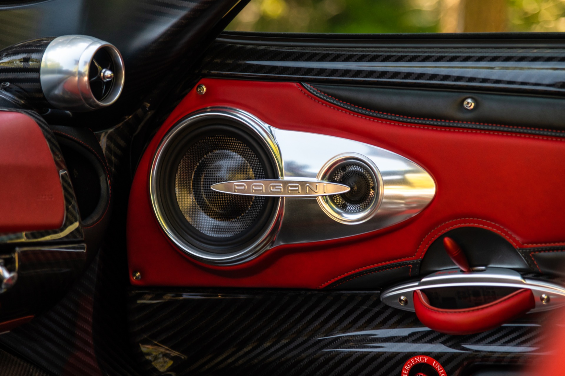 Hệ thống loa xe Pagani Huayra Tempesta