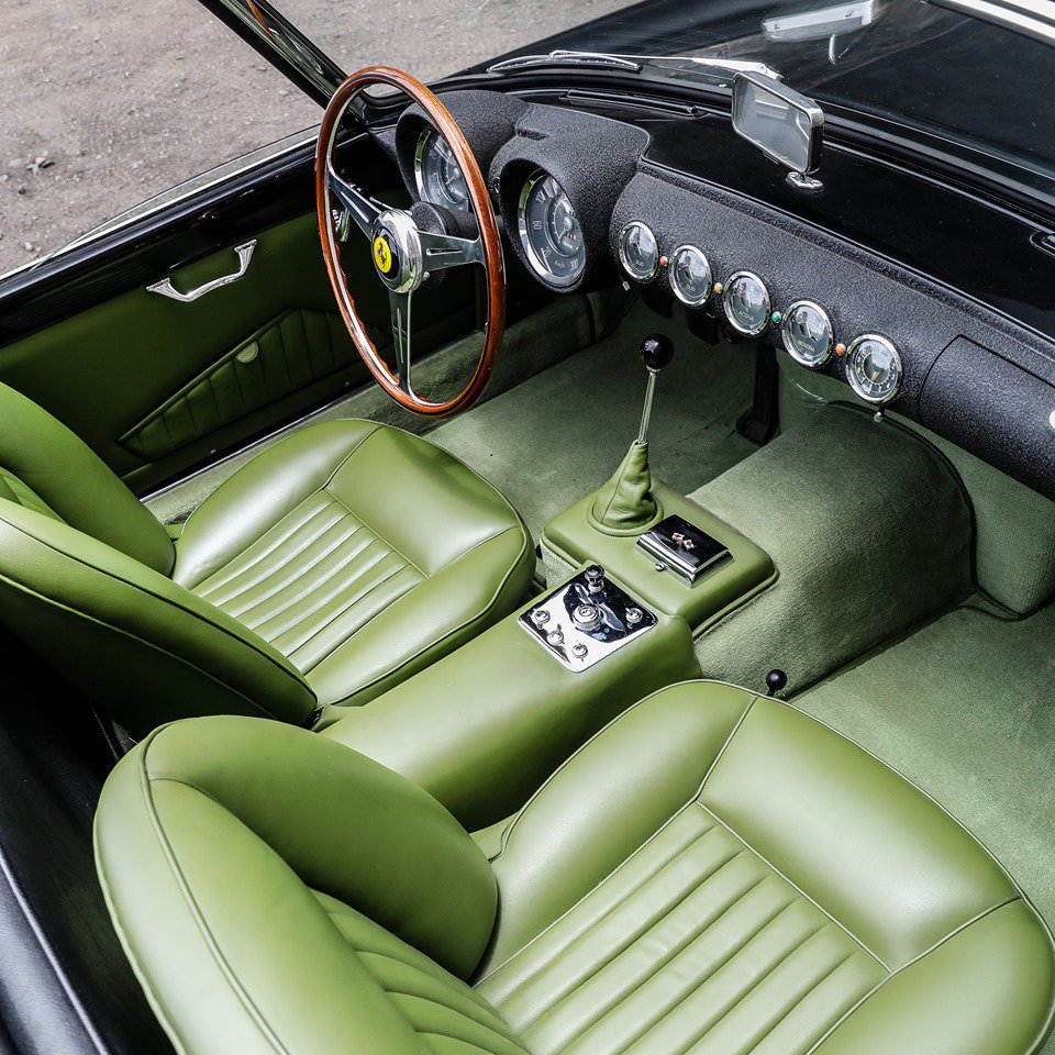 Cabin xe Ferrari 250 GT Series I Cabriolet 1958