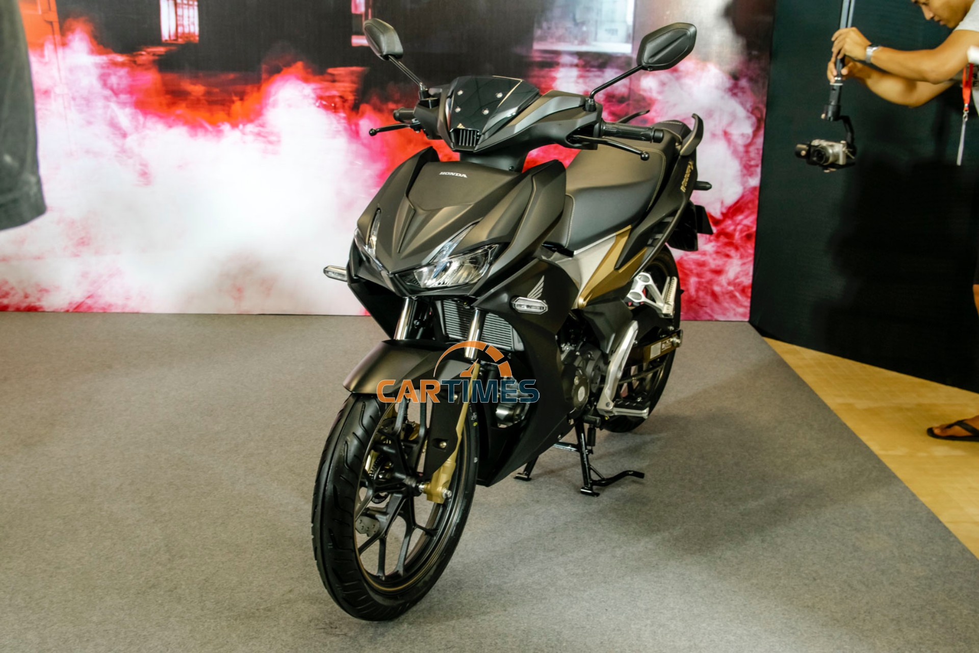 Honda Winner X phiên bản vàng đồng ABS