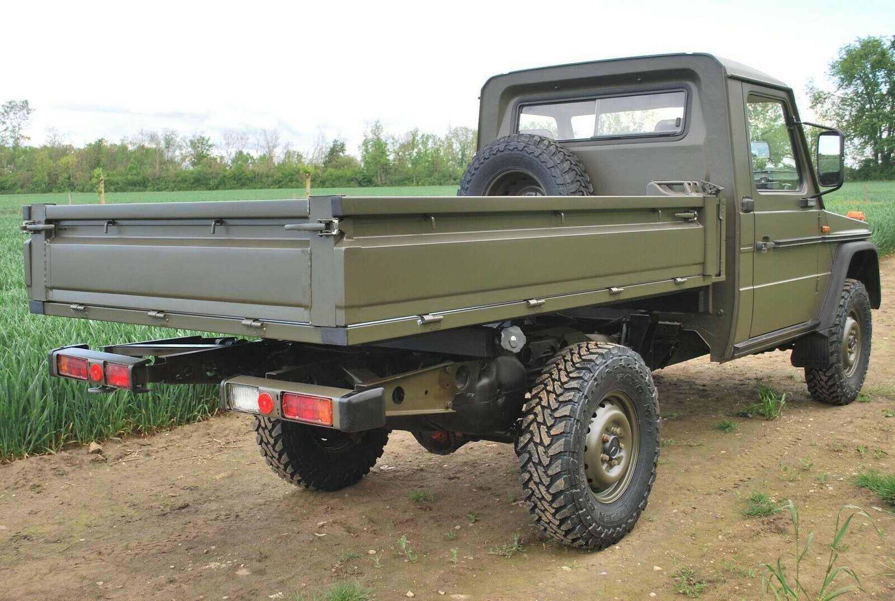 Thiết kế đuôi xe W461 250GD 1993