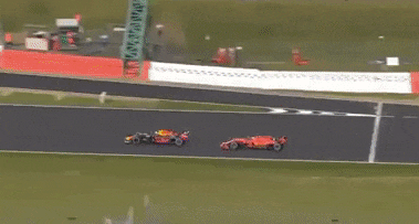 Nghẹt thở trên đường đua F1, 2 tay đua gặp nạn sau pha bứt phá bất thành
