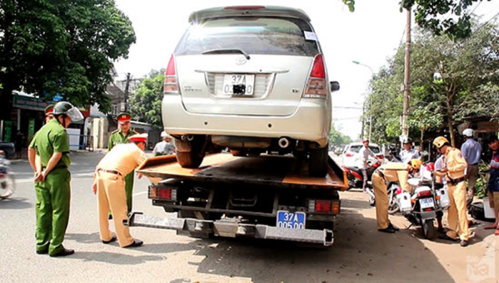 CSGT tạm giữ xe