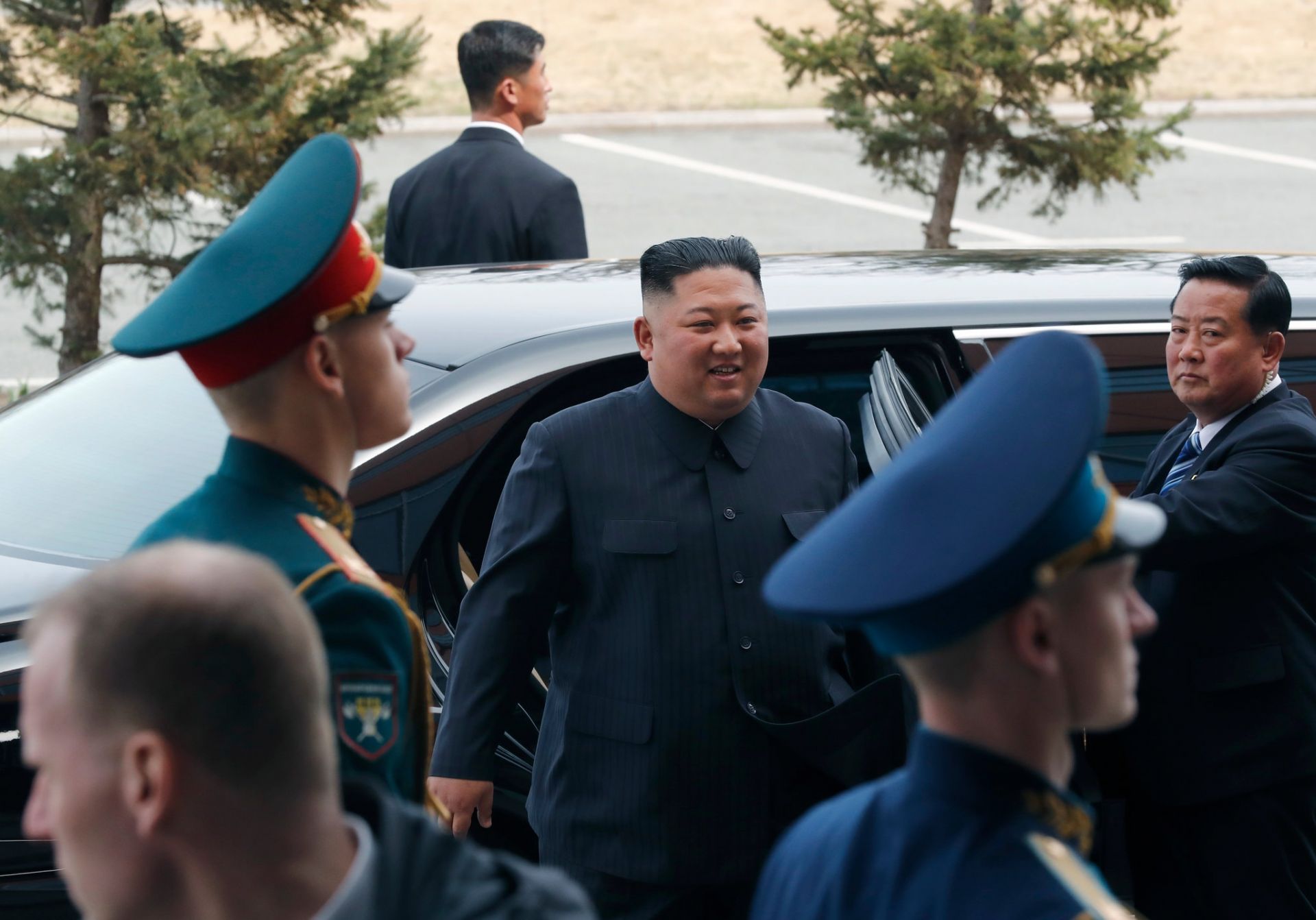 Lãnh đạo Triều Tiên Kim Jong-un đã sở hữu những chiếc xe chống đạn bằng cách nào?