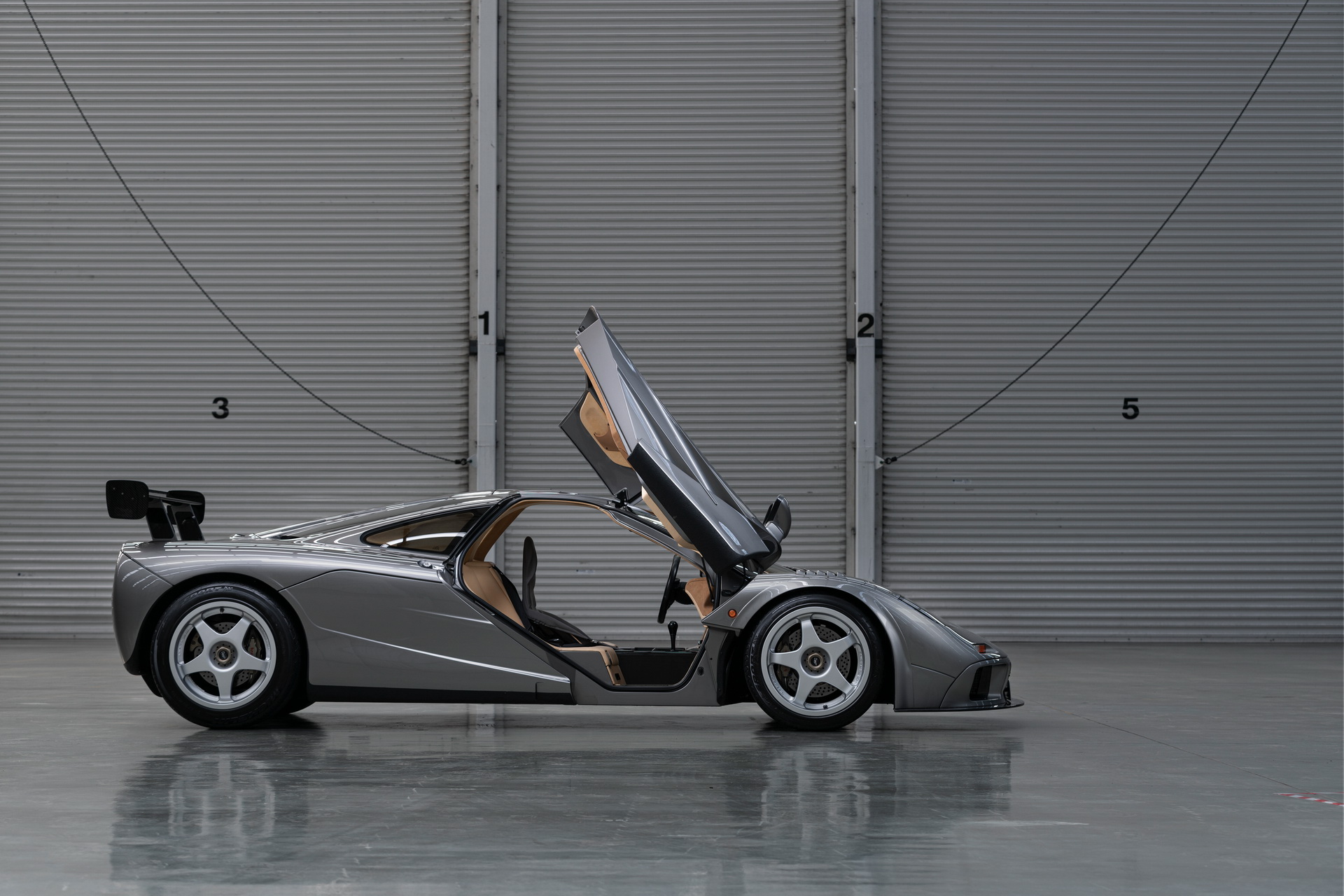 Thiết kế bên hông xe McLaren F1 LM-Spec