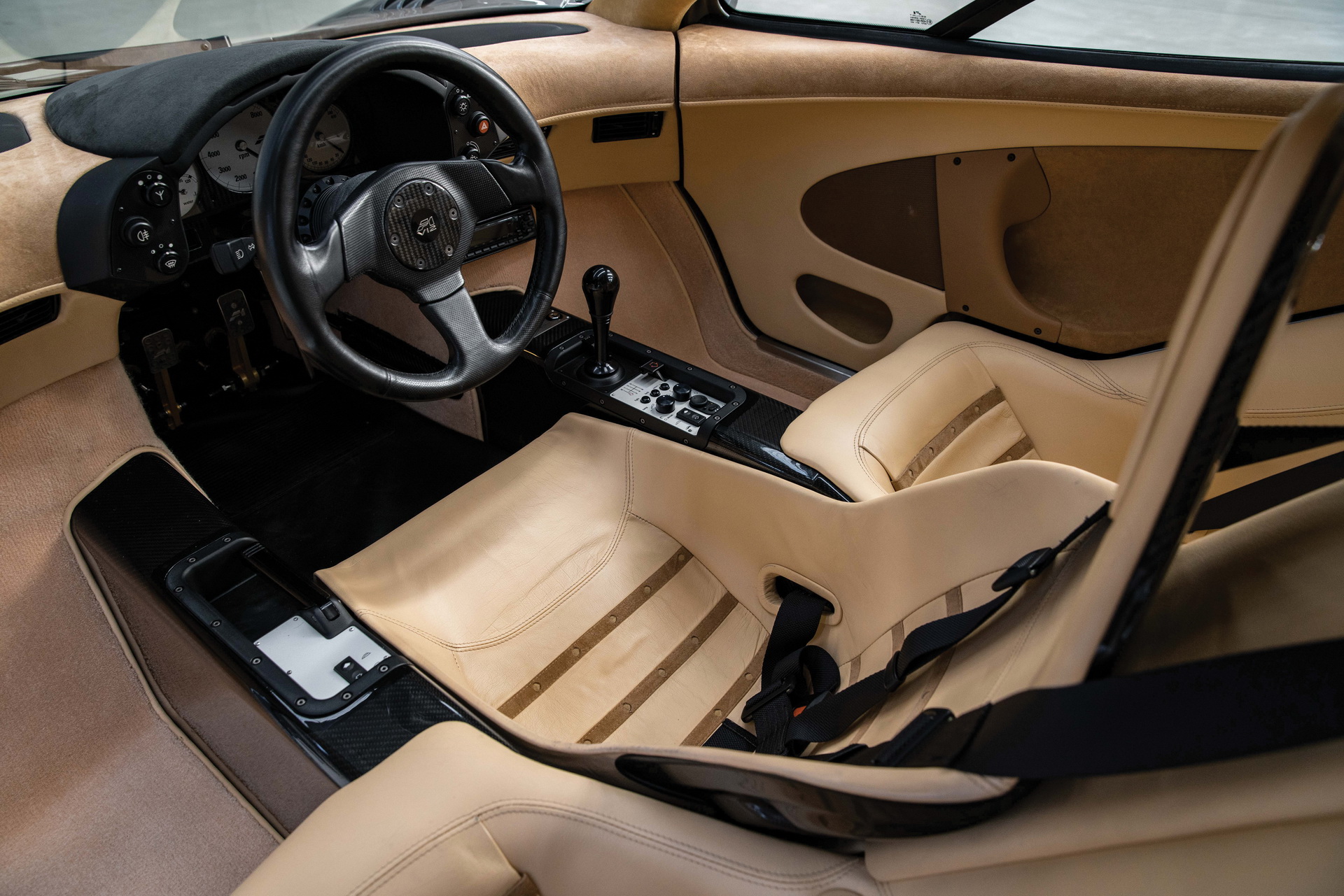 Cabin xe McLaren F1