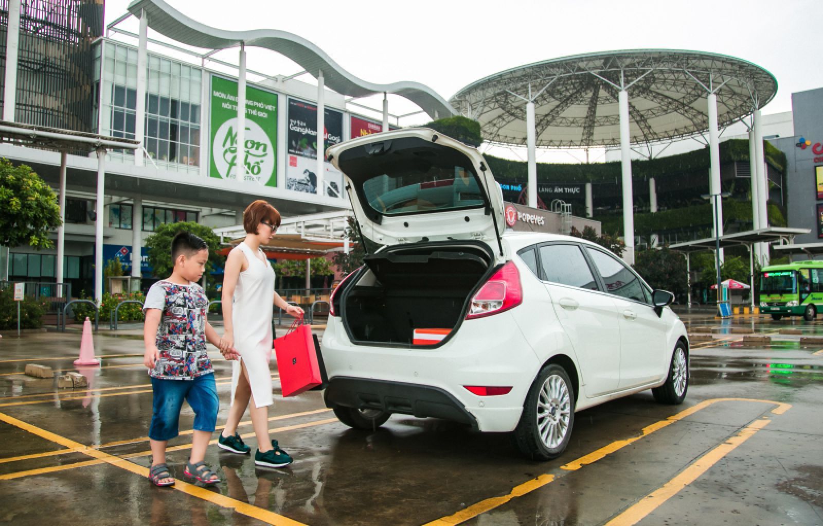 Nhiều người kiêng kỵ mua xe vào tháng Ngâu