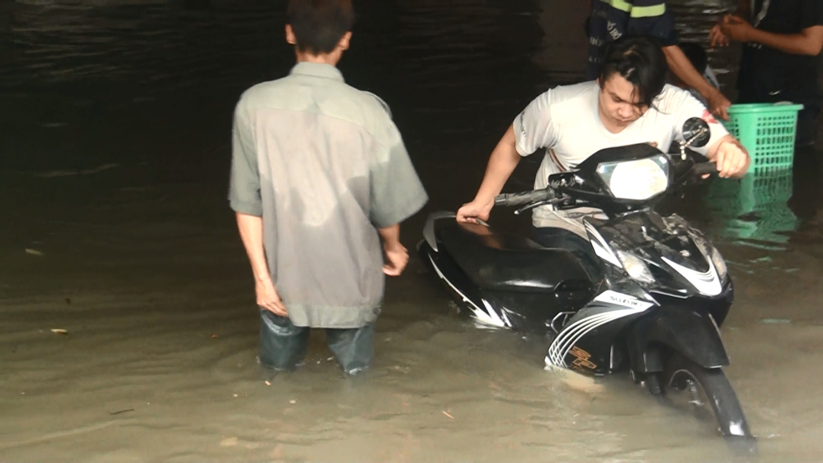 xử lý khi xe bị nập nước