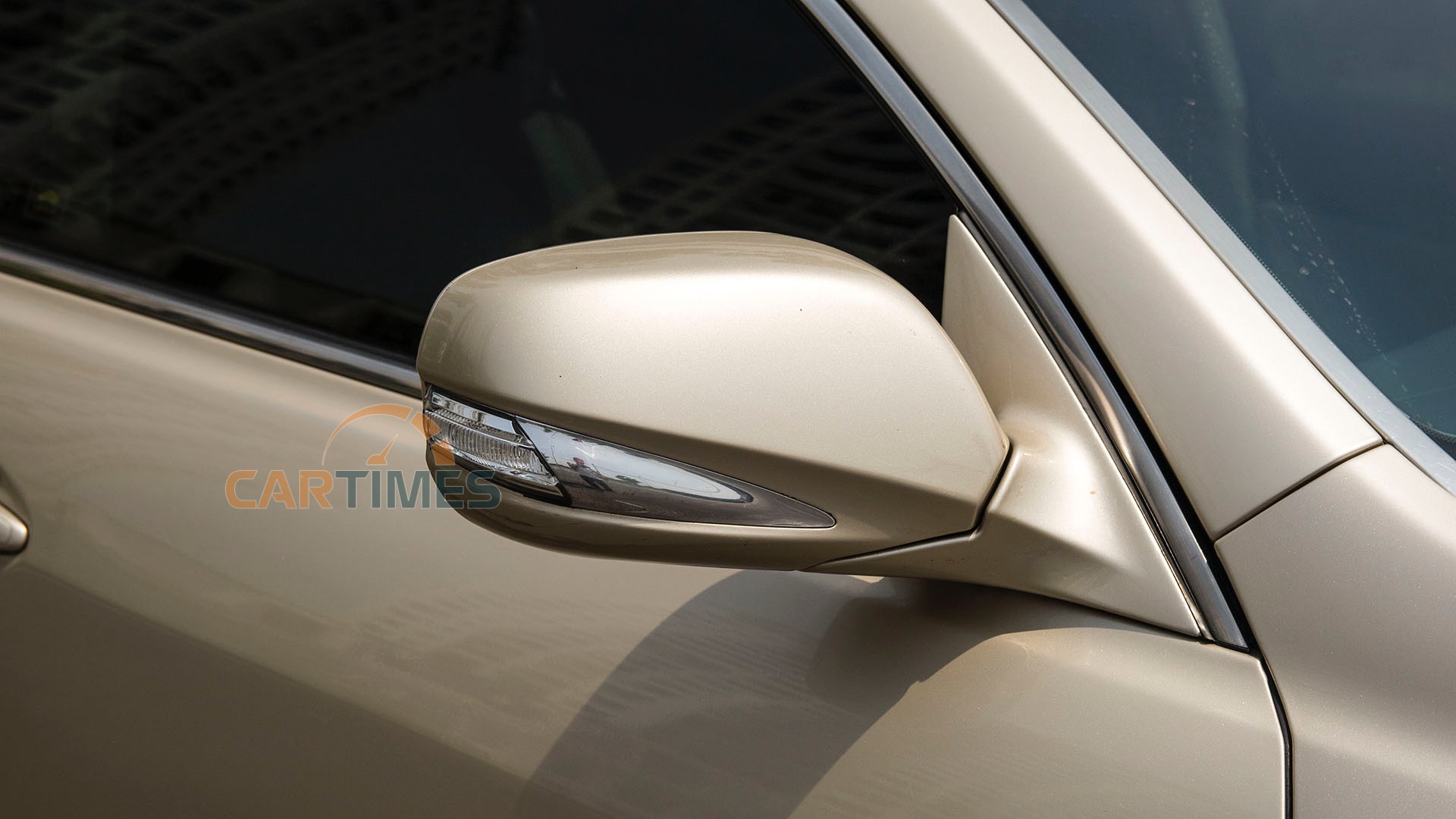 Gương chiếu hậu có khả năng tự cụp lại khi lùi của Lexus GS 350 2008