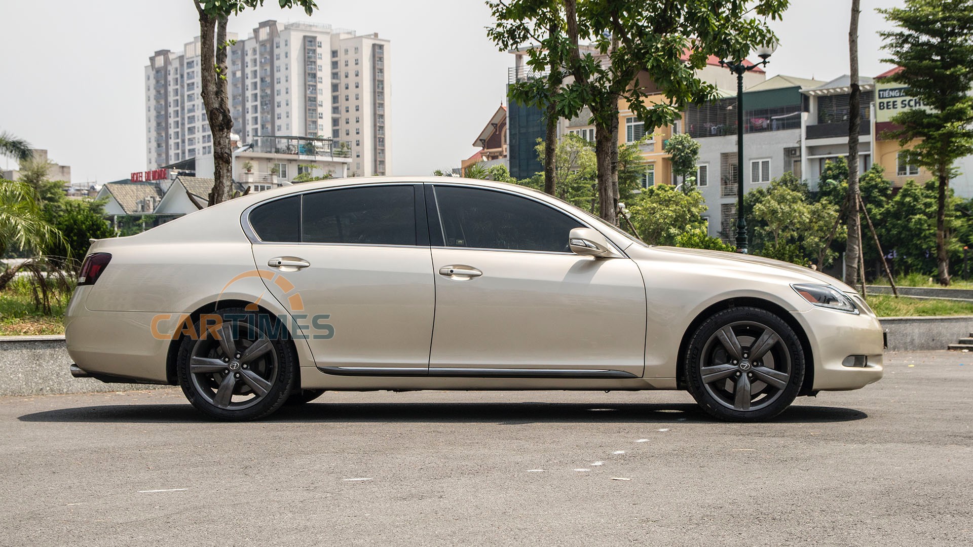 Thiết kế bên hông xe Lexus GS350 2008
