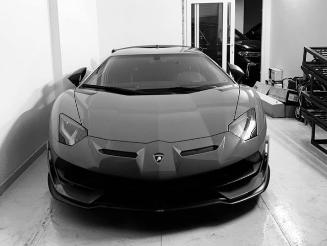 Hình ảnh Lamborghini Aventador SVJ đã về tới nhà 