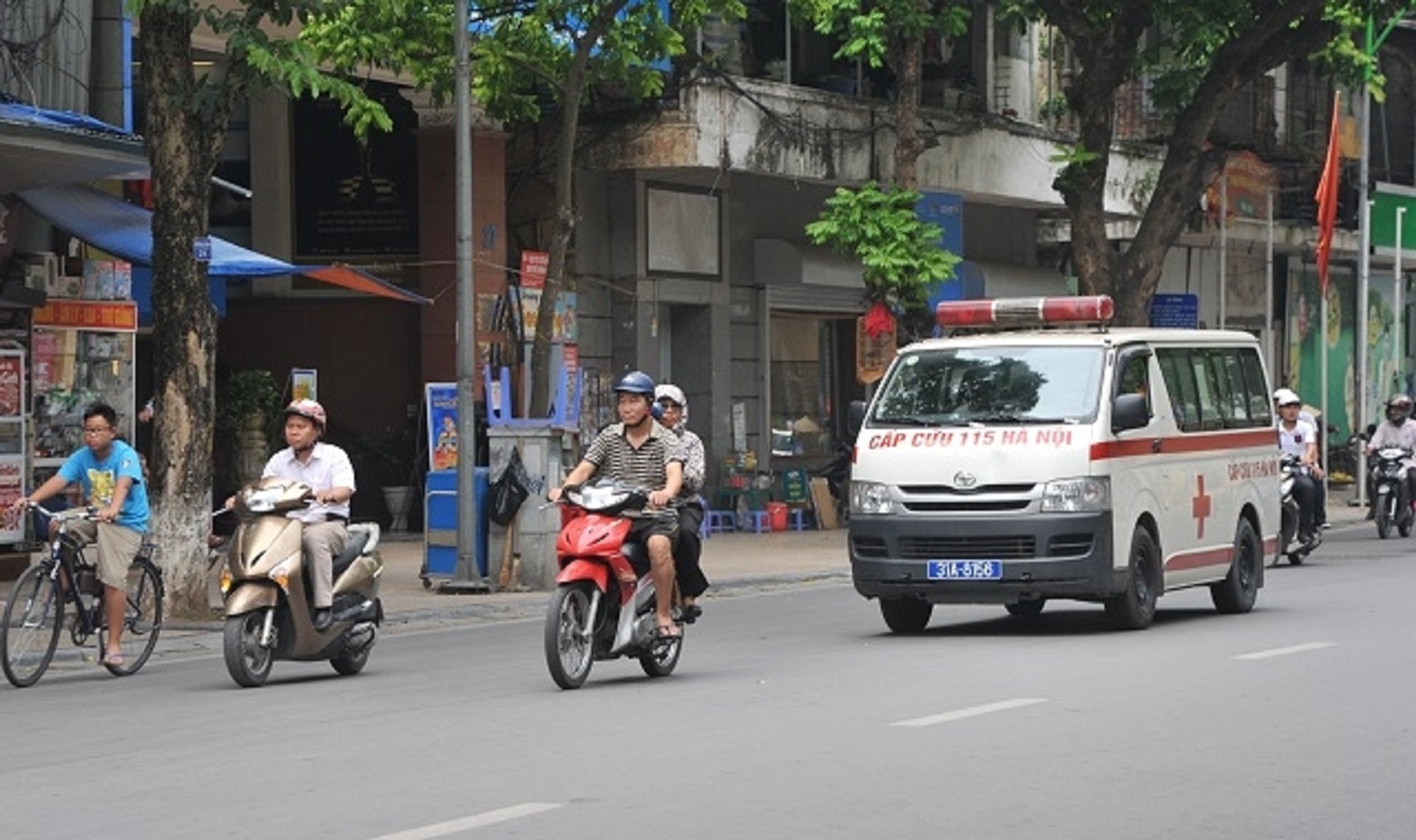 cản trở xe ưu tiên