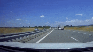 Nghi vấn lái xe buồn ngủ, đâm thẳng vào xe tải và cái kết bất ngờ