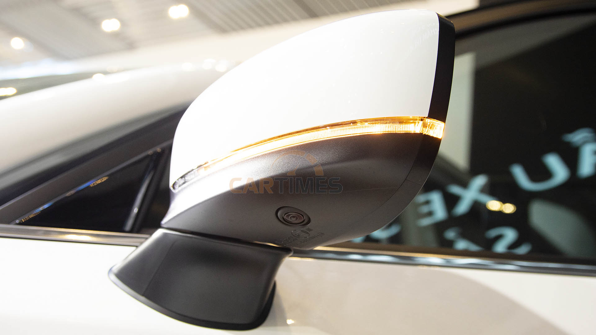 Camera được trang bị dưới gương chiếu hậu của Mazda CX-5 2019