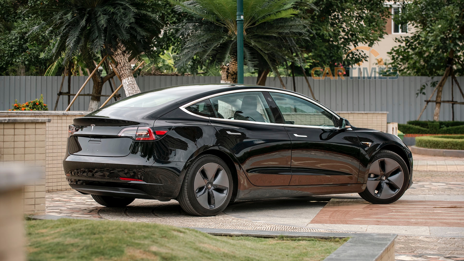 Thiết kế bên hông xe Tesla Model 3