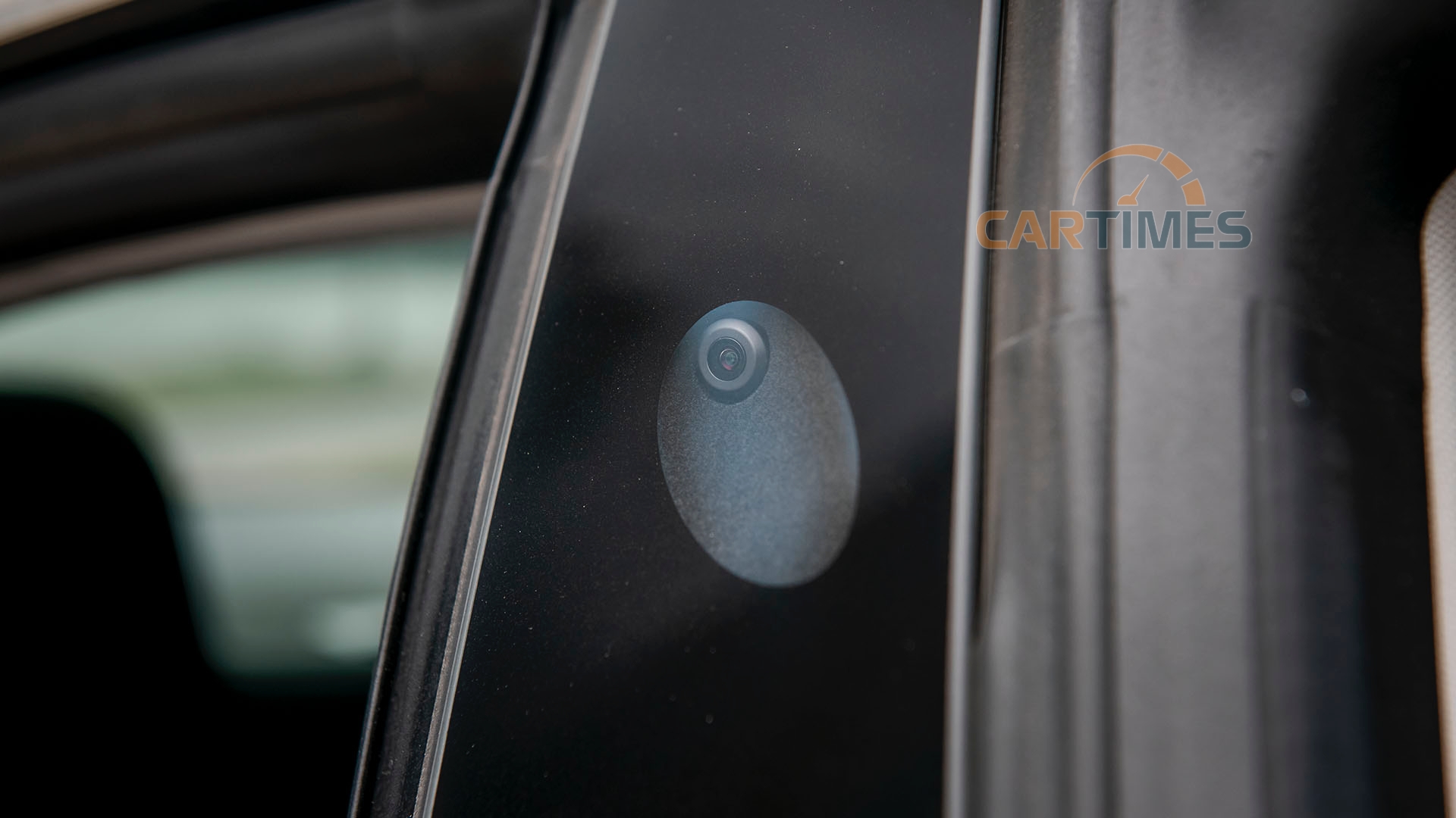 Camera ở bên hông xe Tesla Model 3