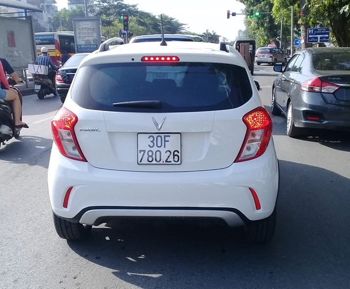 Chiếc VinFast Fadil sơn lại cản sau nhìn khá bắt mắt