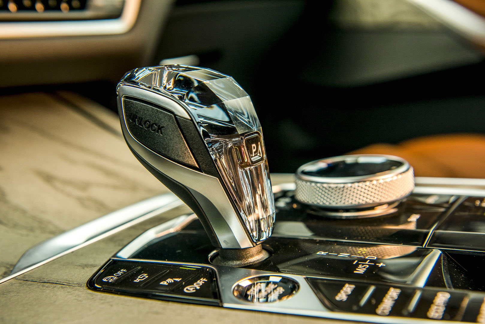 Thiết kế cần số xe BMW X7
