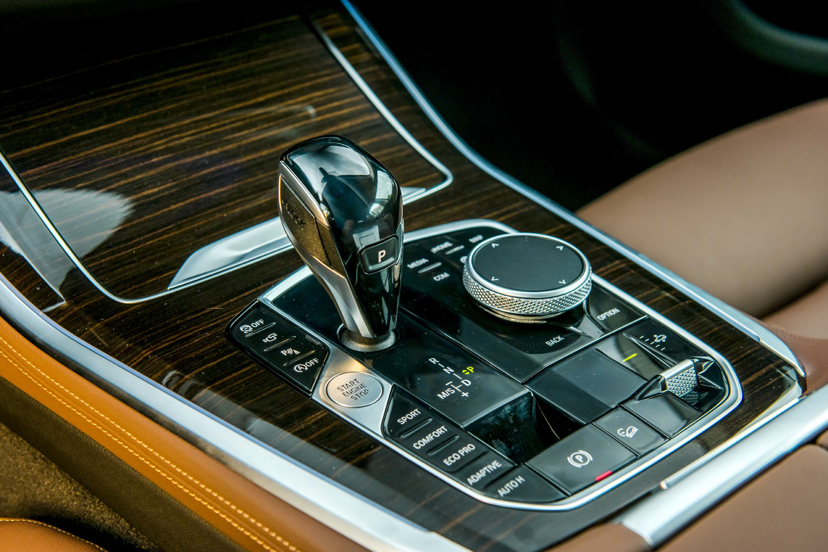 Cụm điều khiển trung tâm trên BMW X5 2019