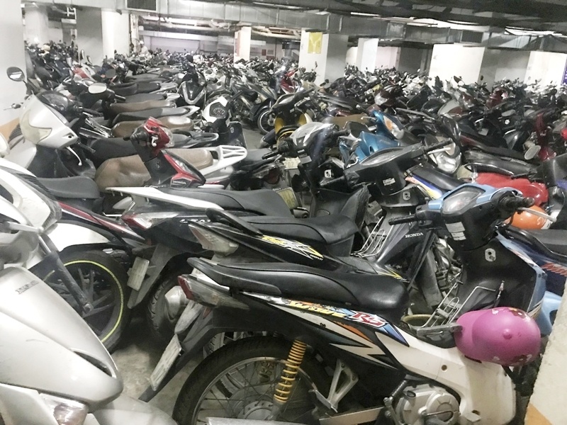 Để xe trong hầm để xe bừa bãi cũng là thiếu ý thức