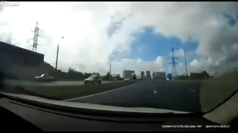 Phóng với tốc độ 'bàn thờ', Mazda gây tai nạn kinh hoàng